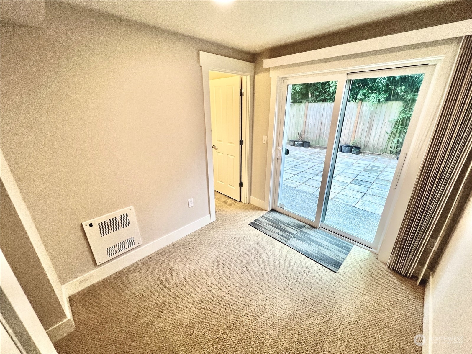 Property Photo:  9215 Roosevelt Way NE A  WA 98115 