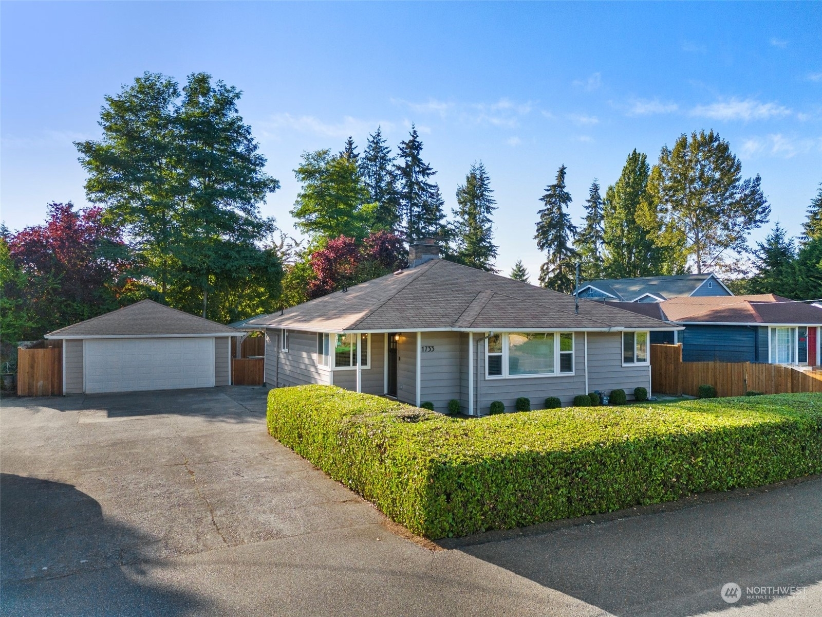 Property Photo:  1733 Aberdeen Avenue NE  WA 98056 