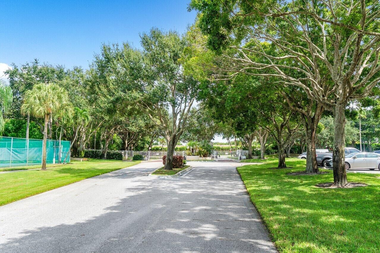Property Photo: 5962 Morningstar Circle 103 FL 33484