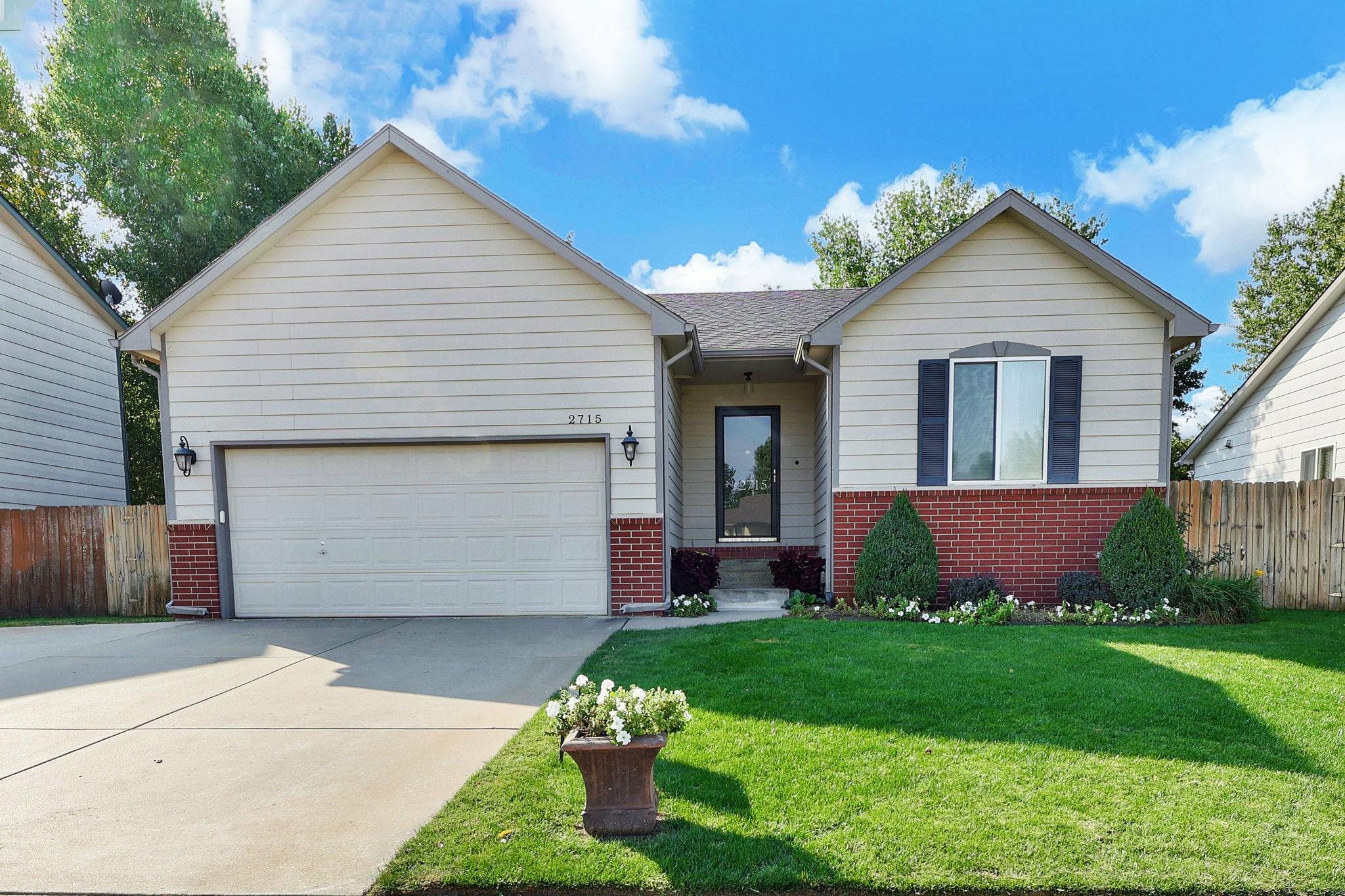 Property Photo: 2715 W 44th St S KS 67217