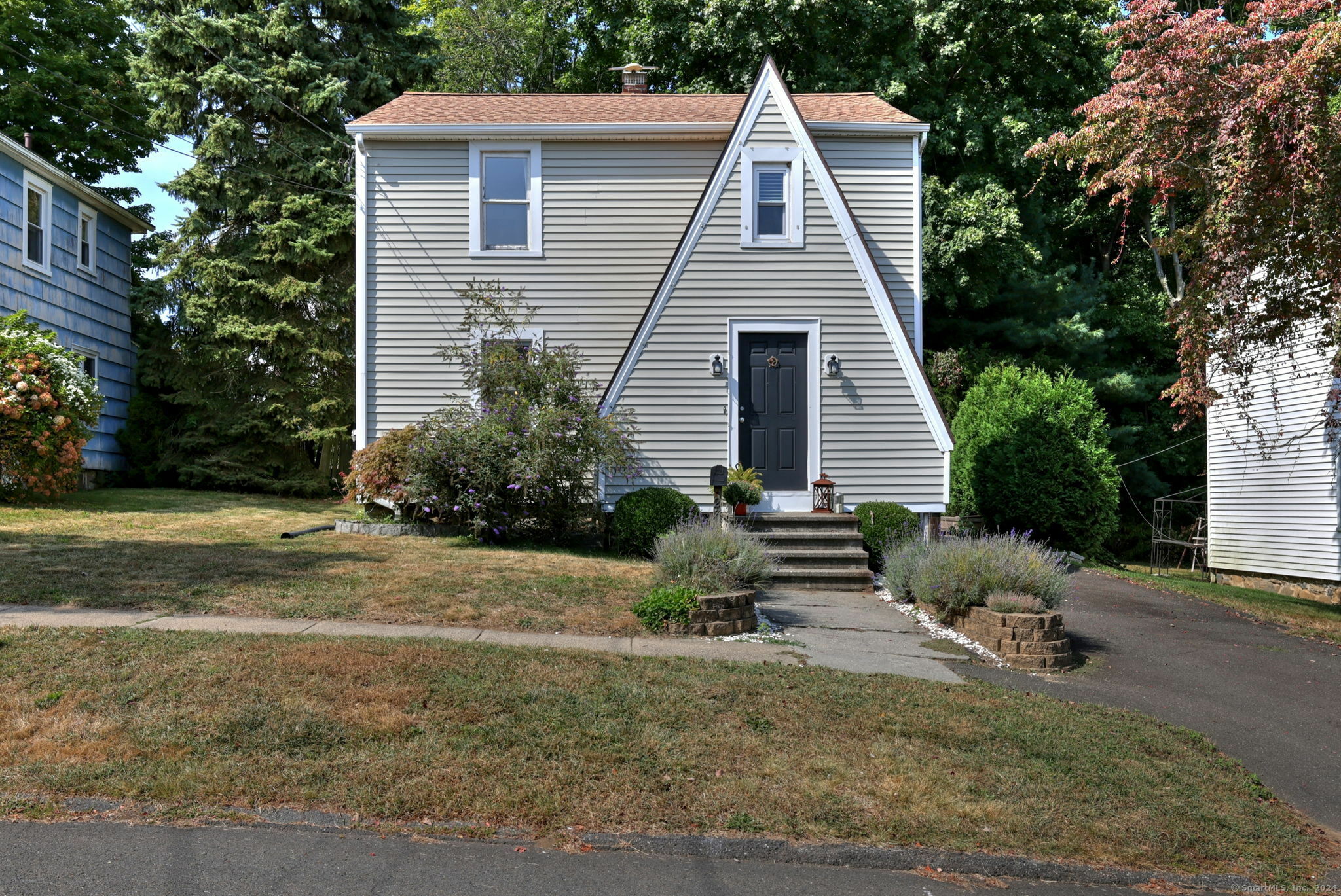 Property Photo:  27 Pearl Hill Street  CT 06460 