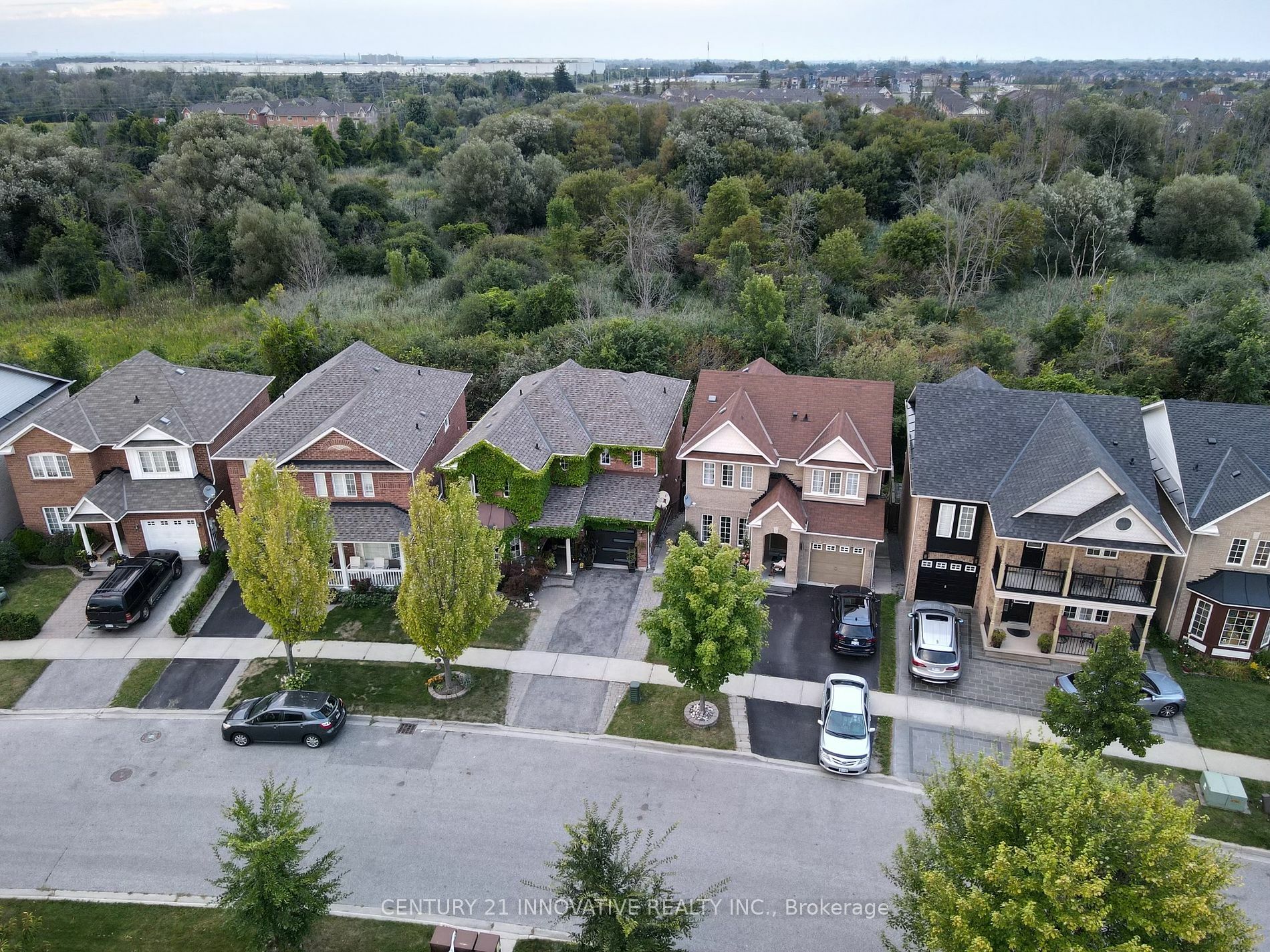 Photo de la propriété:  53 Angier Cres  ON L1S 7R8 