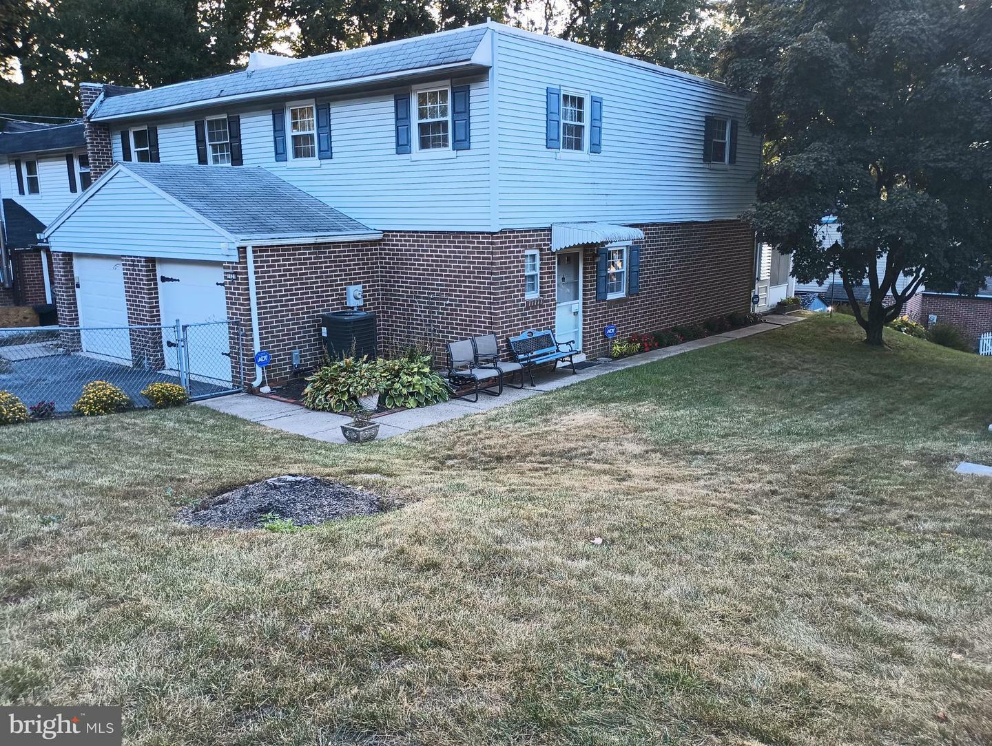 Property Photo:  1121 Fox Run  PA 19606 