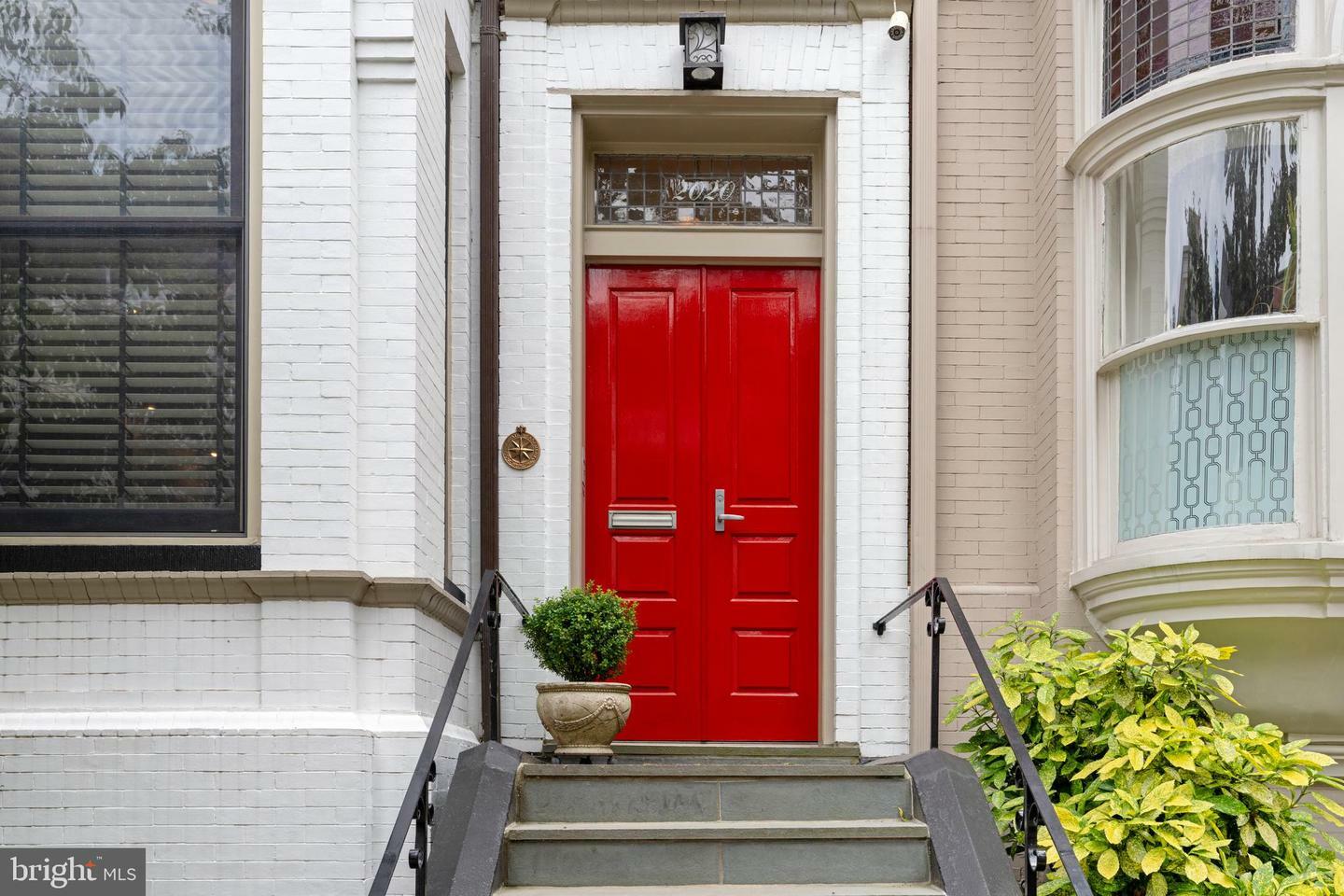 Property Photo:  2020 Hillyer Place NW  DC 20009 