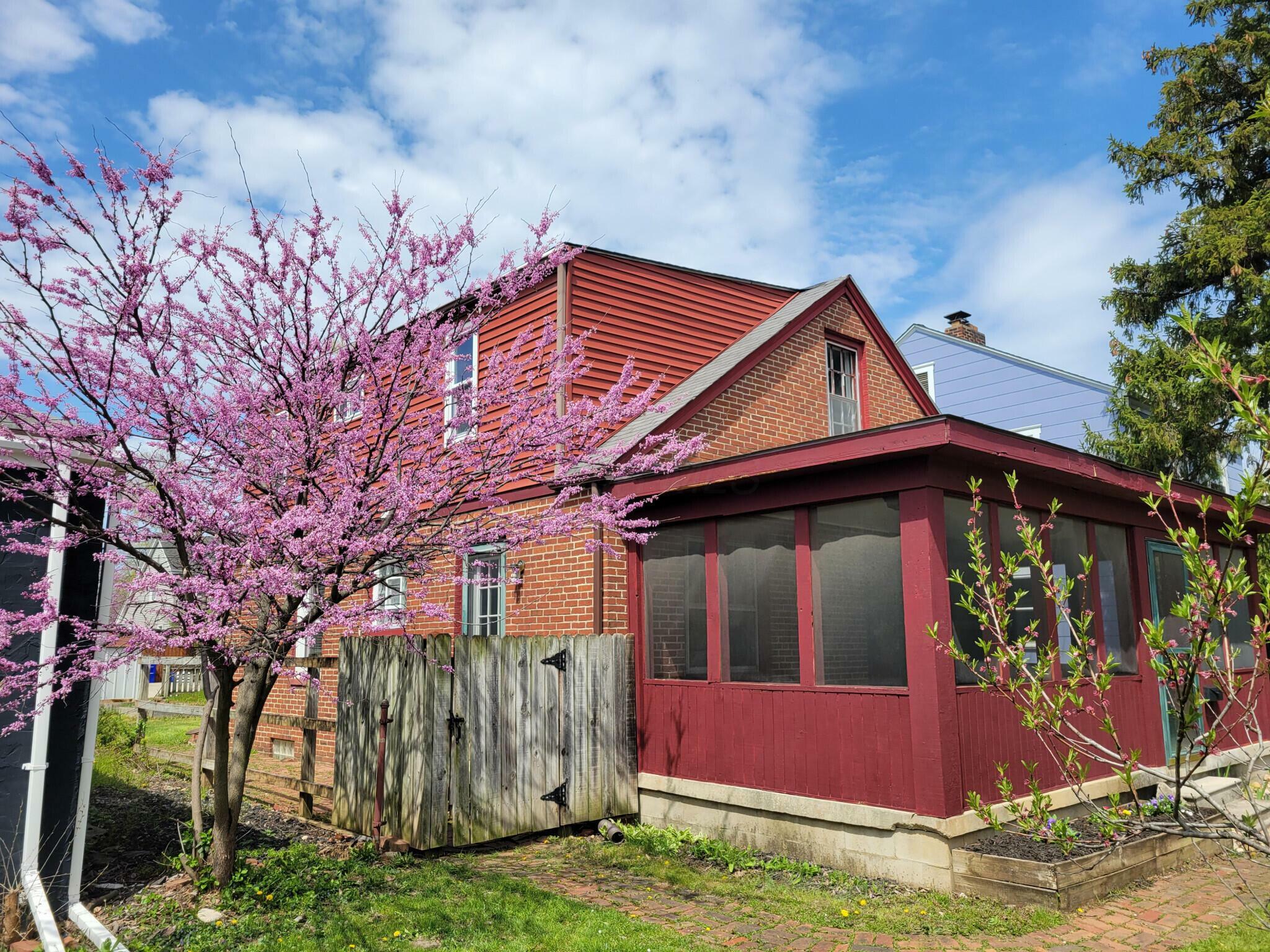 Property Photo: 859 Gladden Road OH 43212