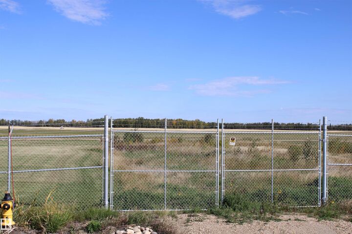Property Photo:  27018 Sh 633 17  AB T8T 0E3 