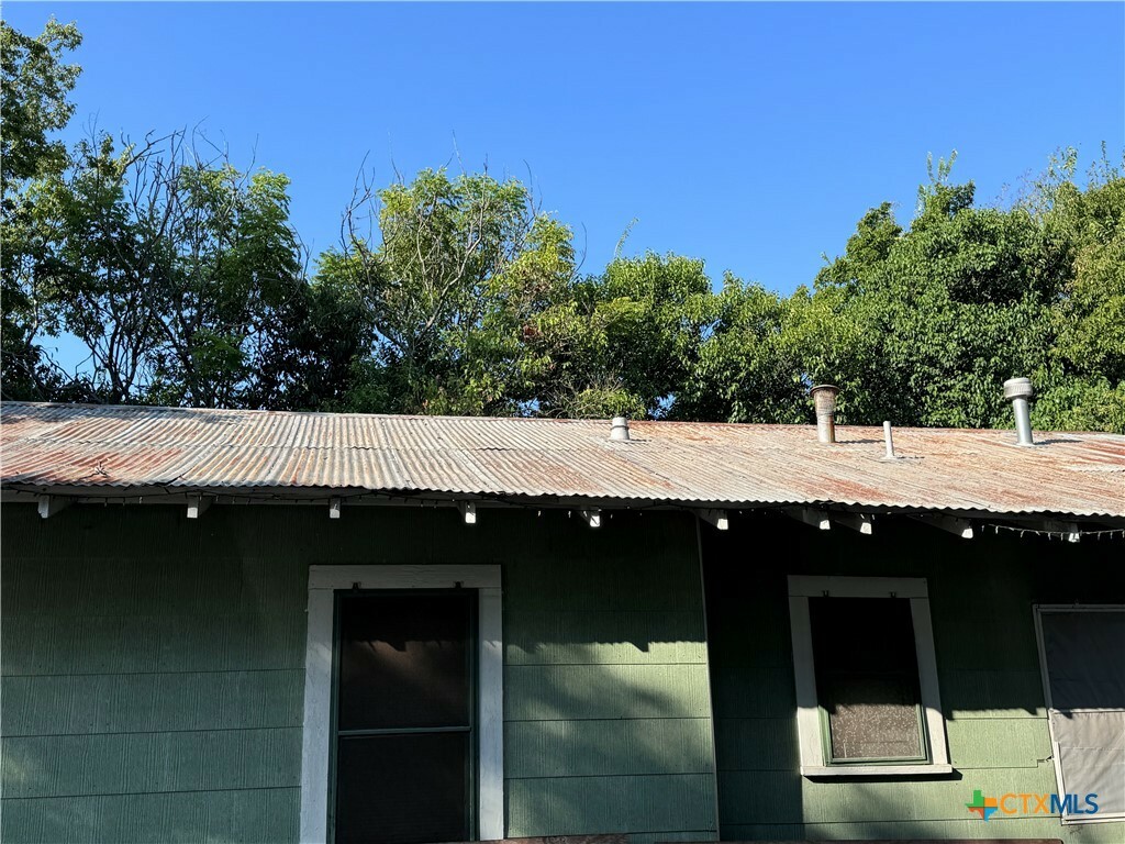 Property Photo:  1440 W Mill Street  TX 78130 