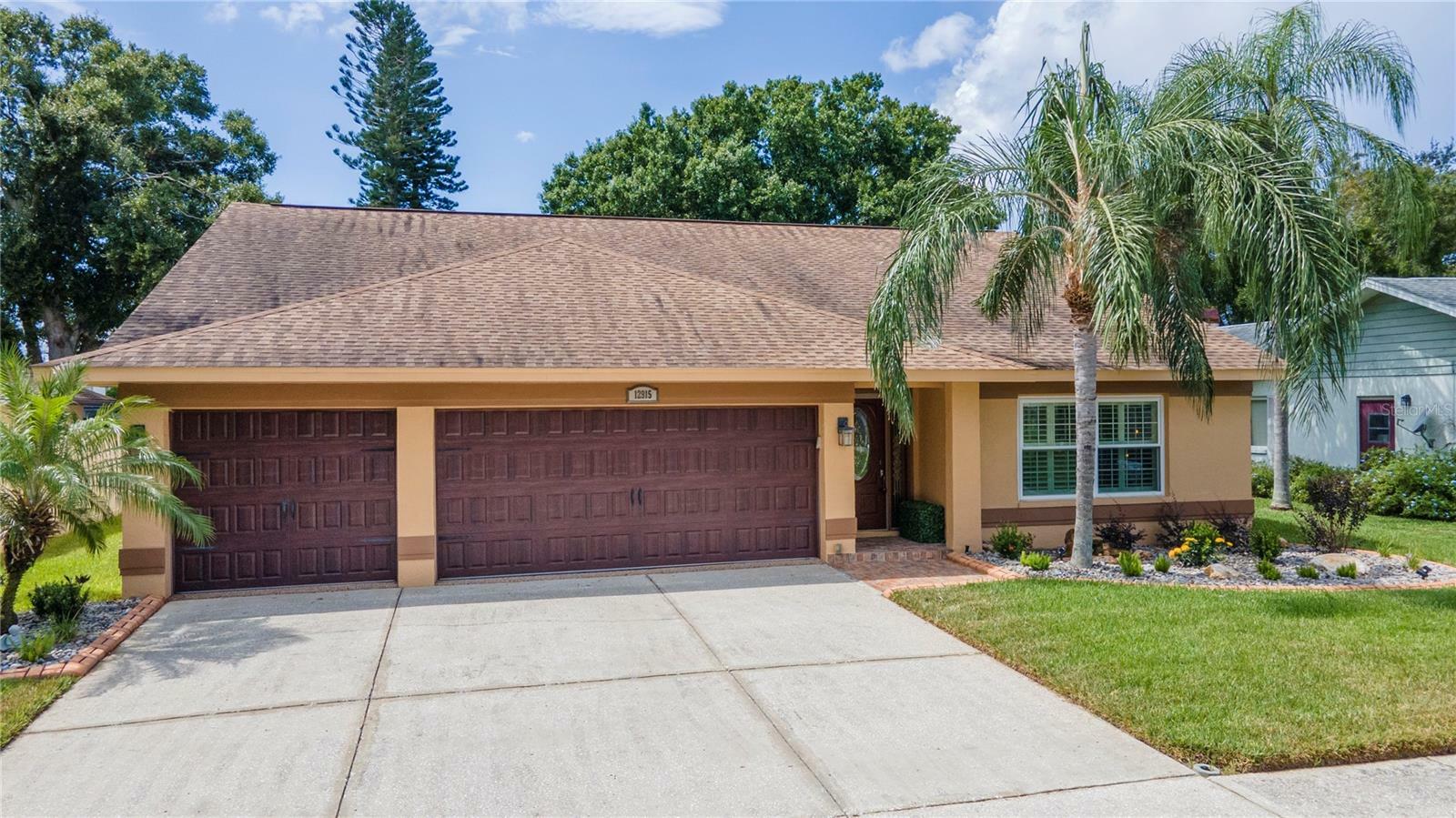 Property Photo:  12915 Astorwood Place  FL 33579 