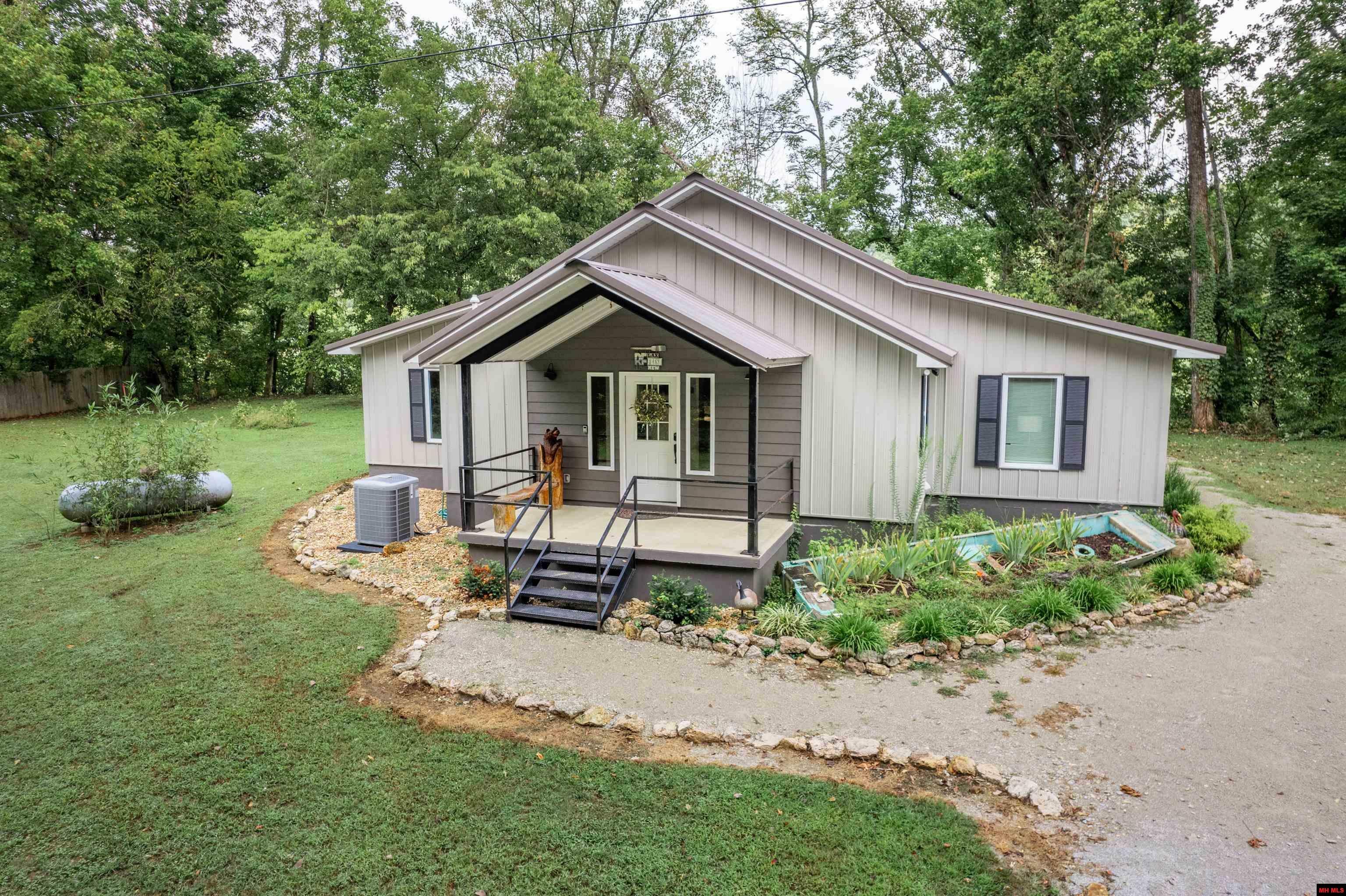 Property Photo: 2891 Shipps Drive AR 72658