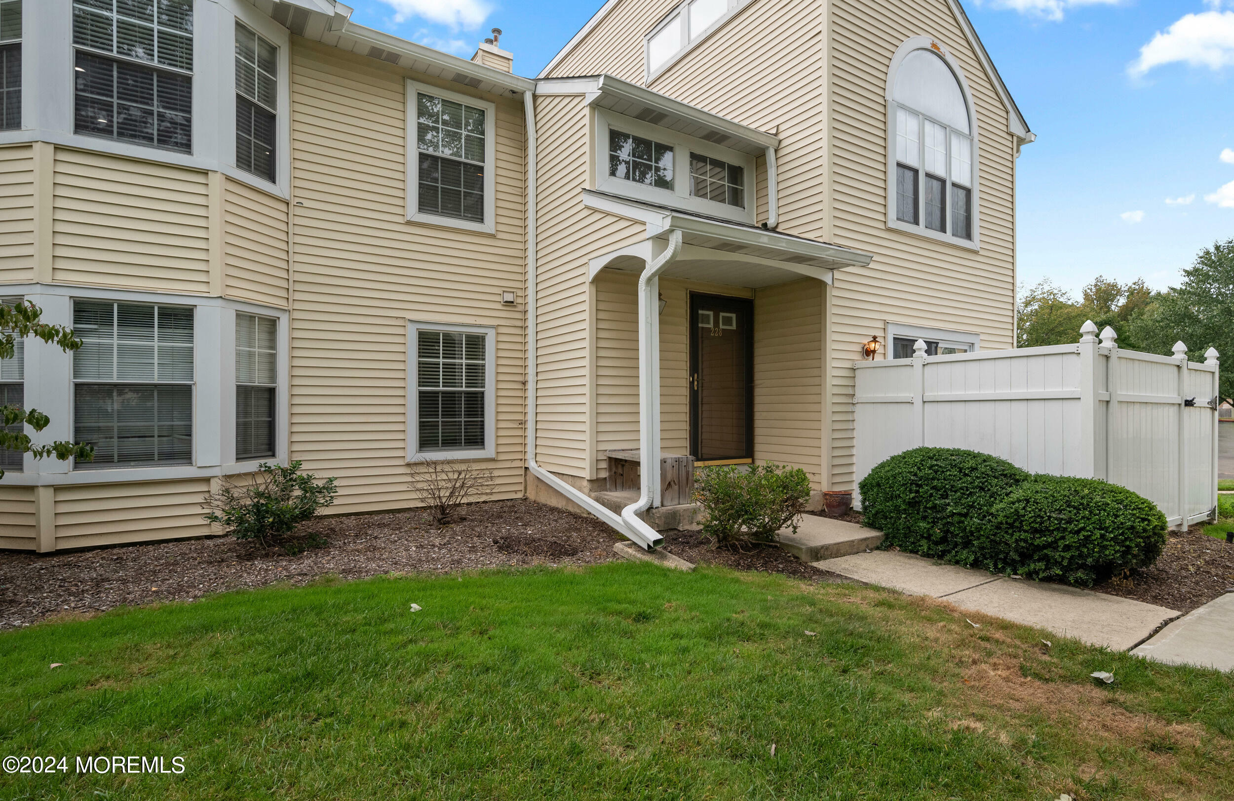 Property Photo:  228 Mill Run Court  NJ 08520 