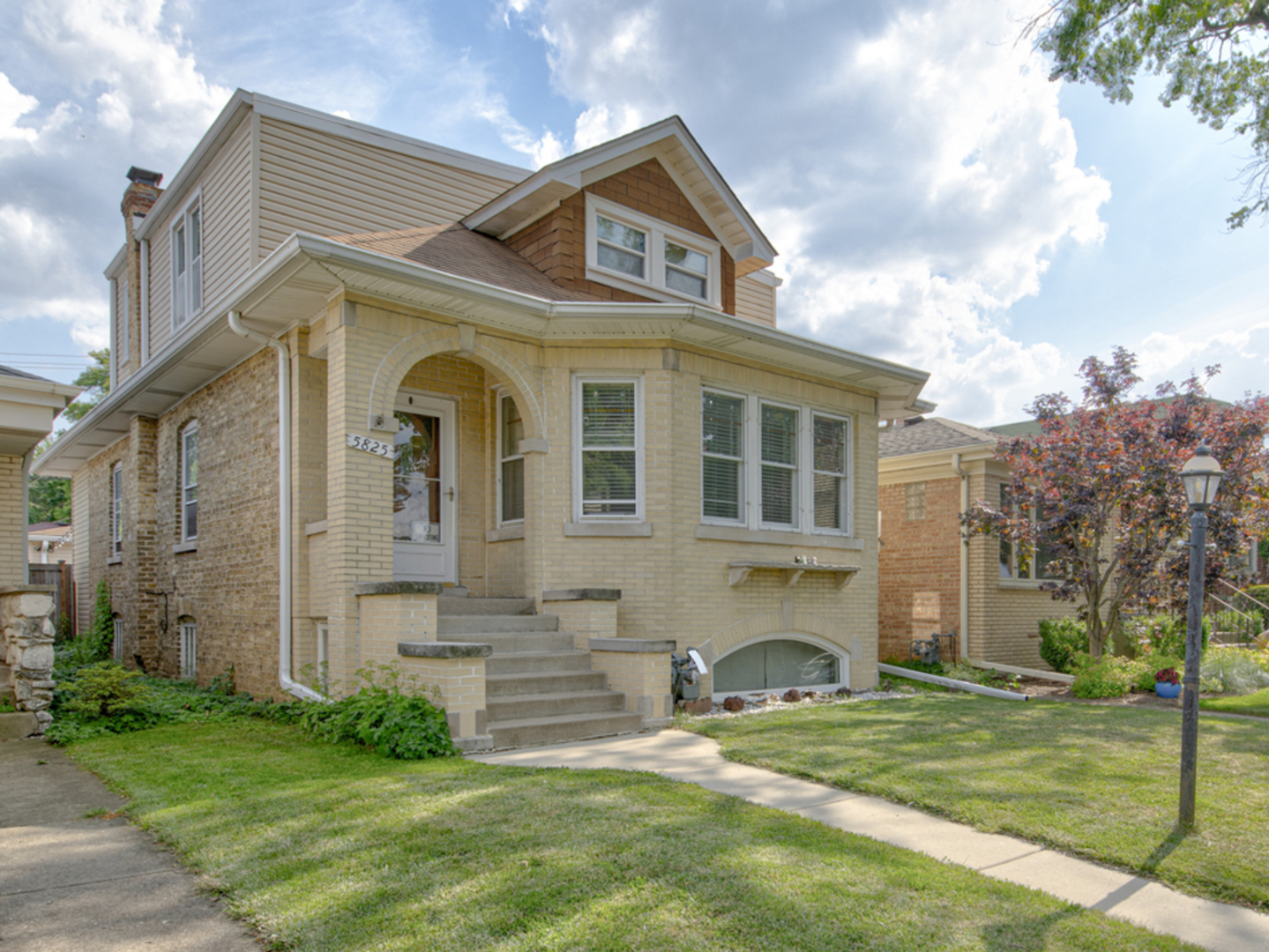 Property Photo:  5825 Capulina Avenue  IL 60053 