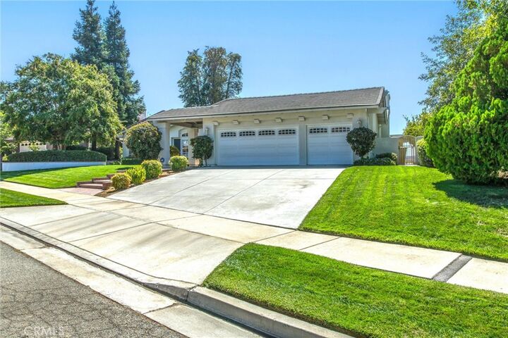 Property Photo: 405 Edgemont CA 92373