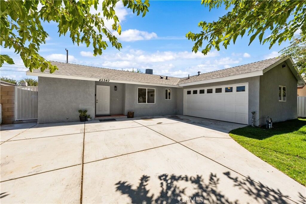 Property Photo: 45540 3rd Street E CA 93535