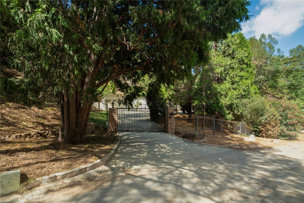 Property Photo:  3529 Coldwater Canyon Avenue  CA 91604 