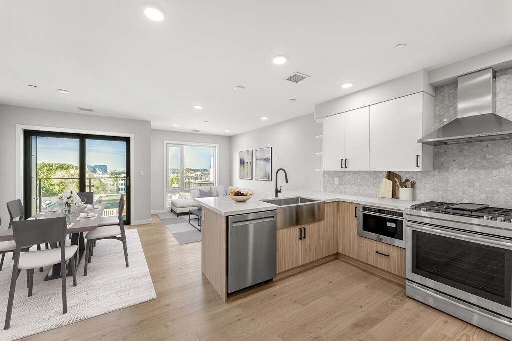 Property Photo: 457 W Broadway 503 MA 02127