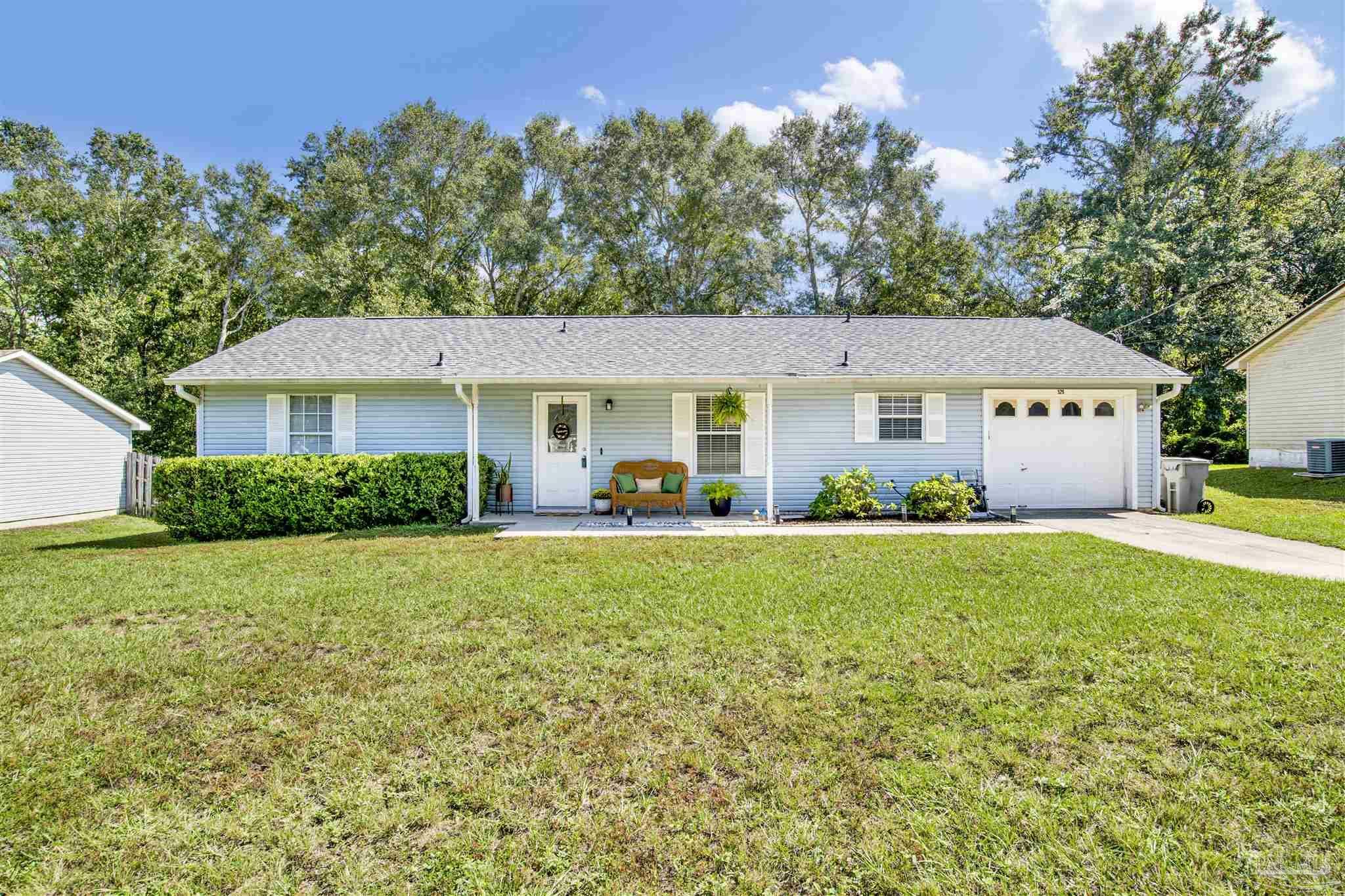 Property Photo: 529 Greenberry Dr FL 32533