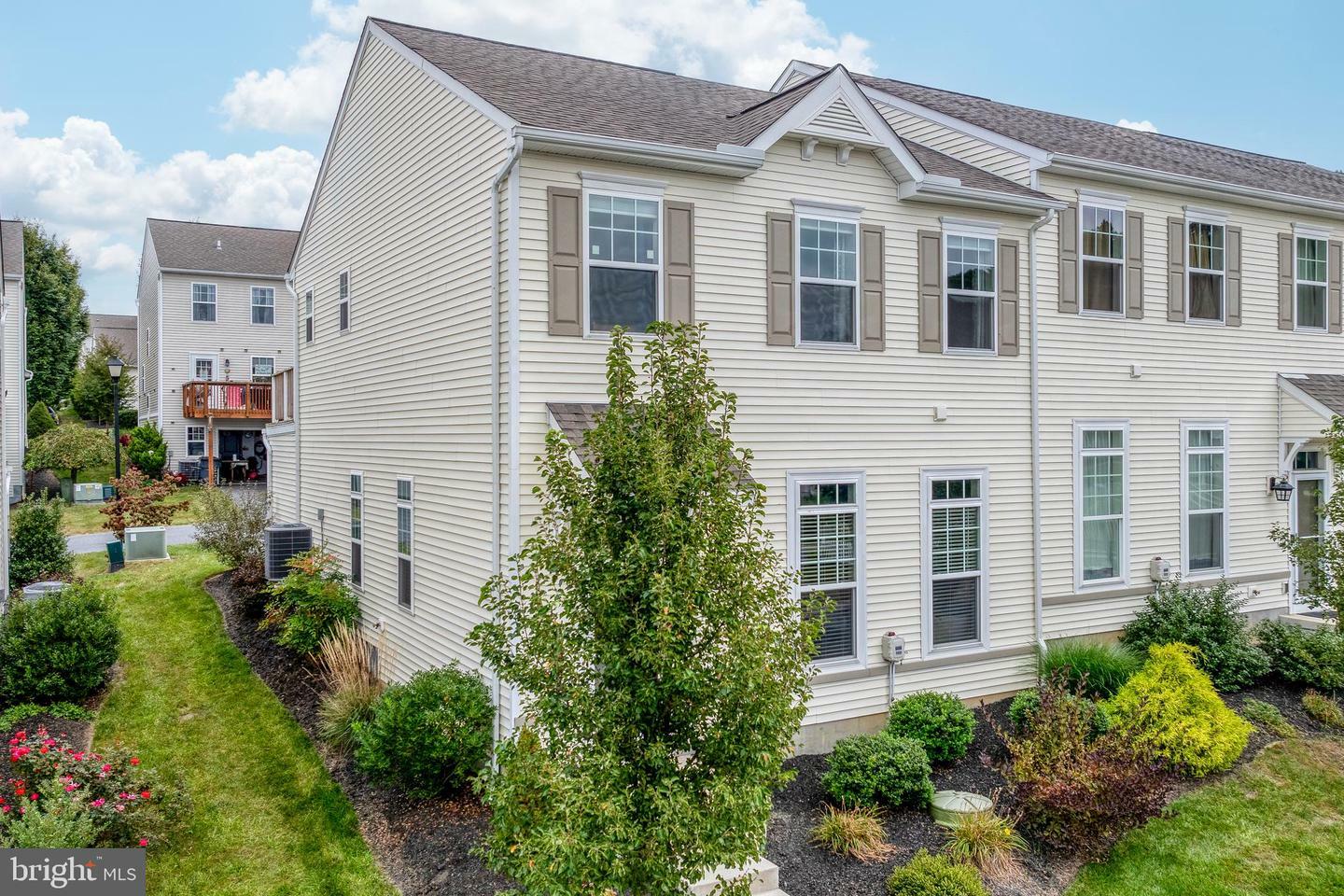 Property Photo:  705 Danforth Circle  PA 17584 