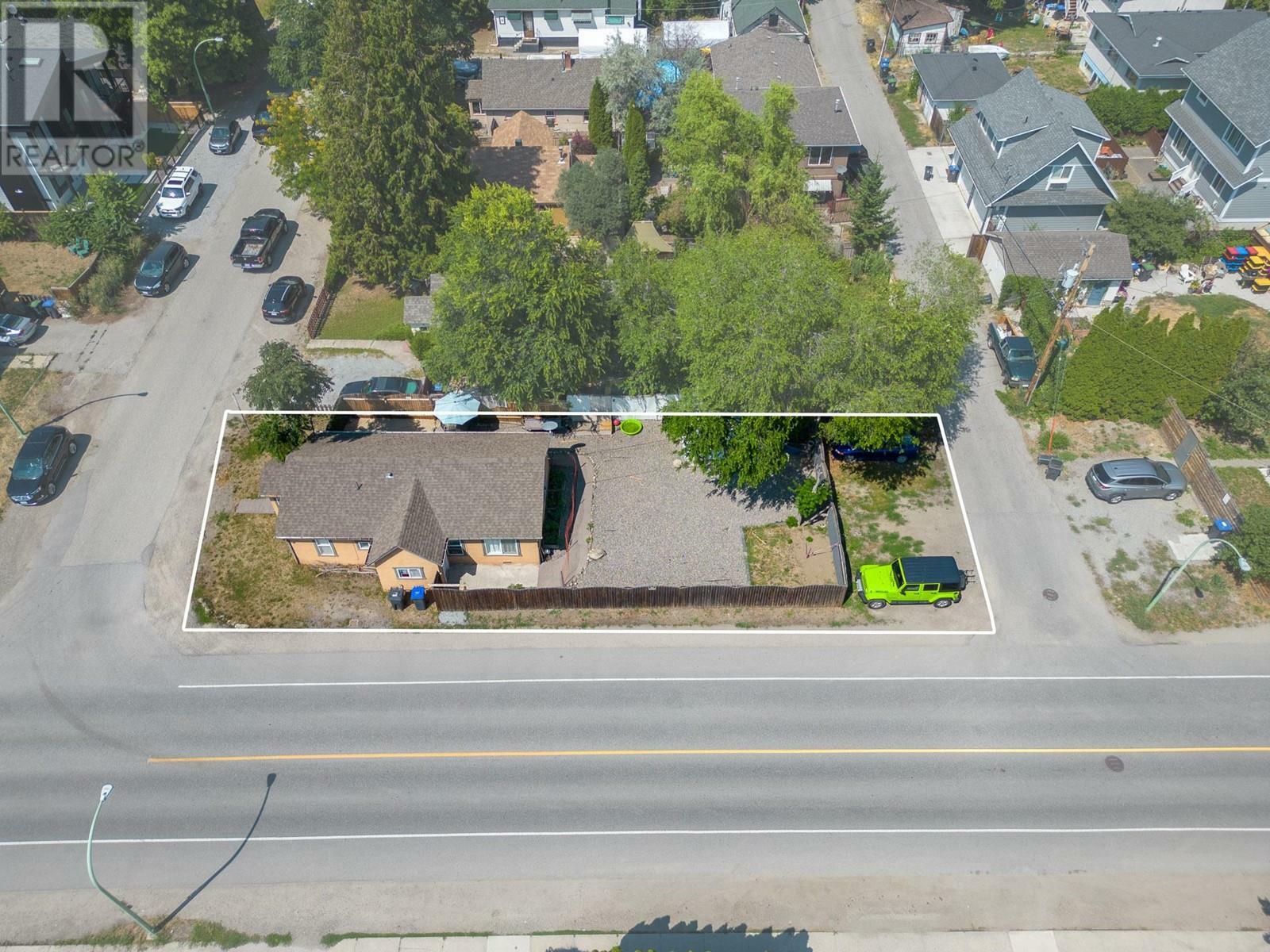 Photo de la propriété:  2293 Woodlawn Street  BC V1Y 2T1 