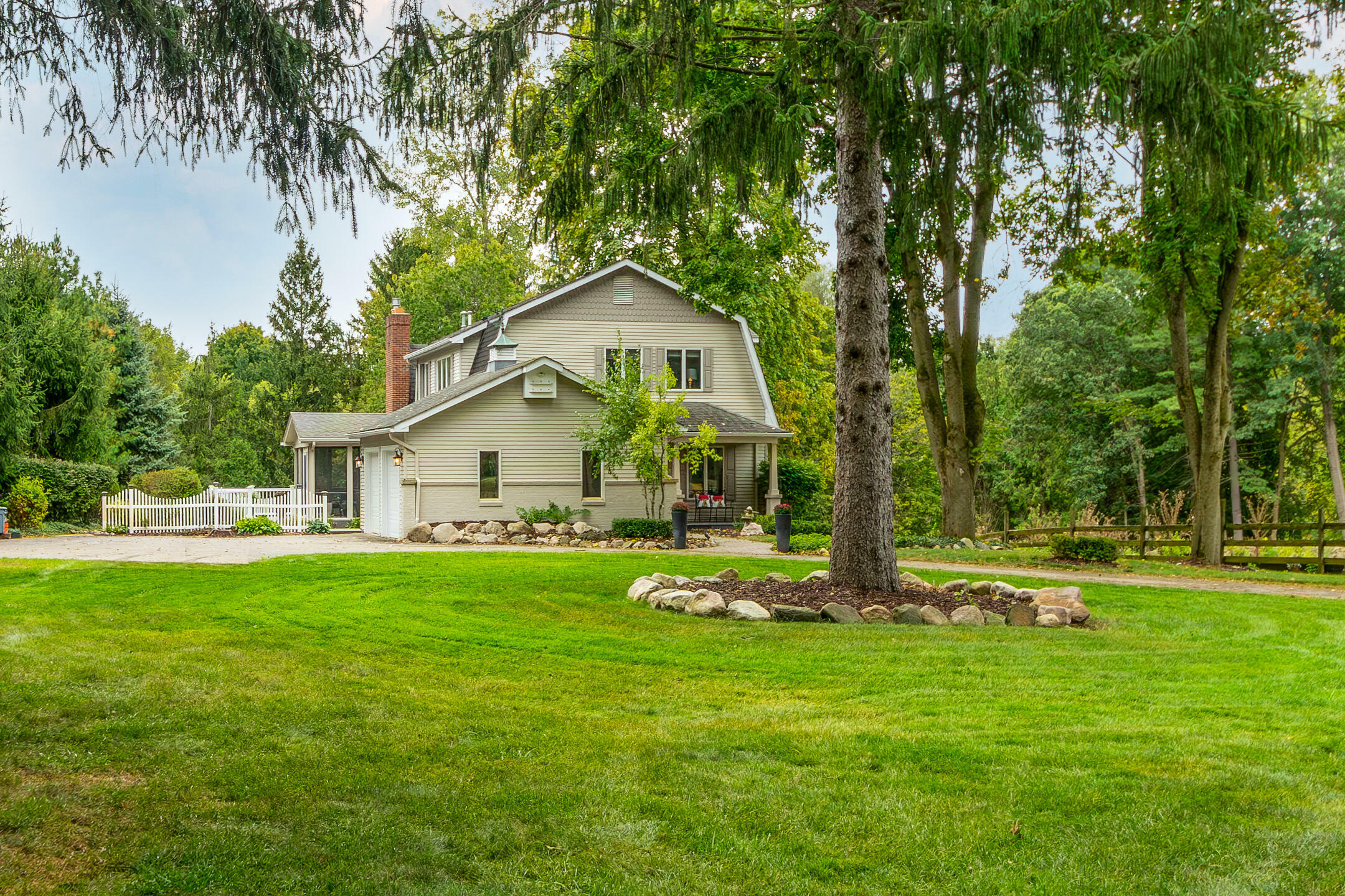 Property Photo: 18760 Valencia Street MI 48168