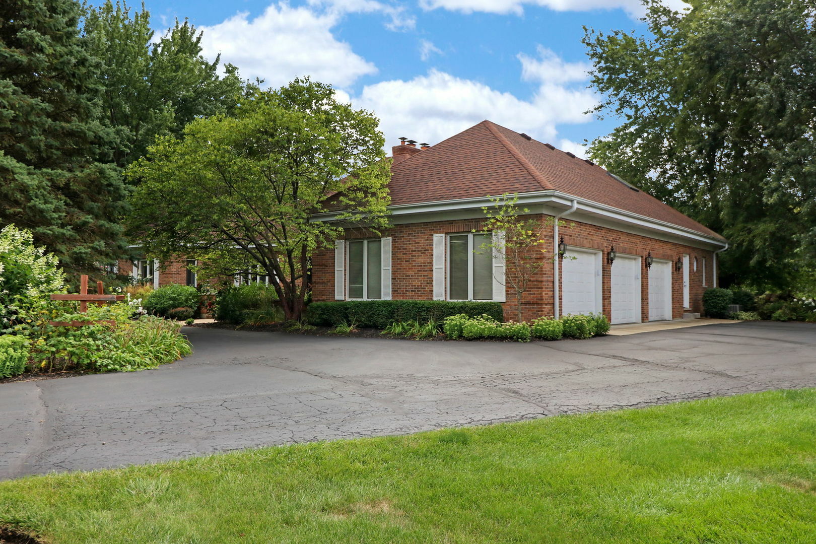 Property Photo:  14 Bridlewood Trail  IL 60010 