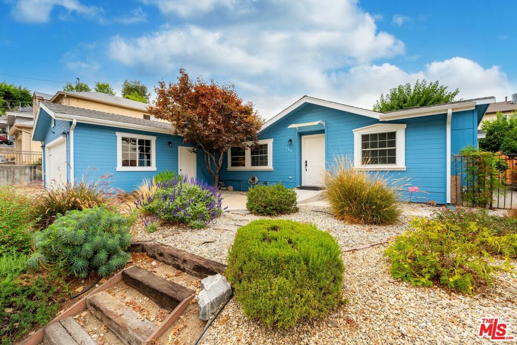 Property Photo:  135 Maple Road  CA 91320 