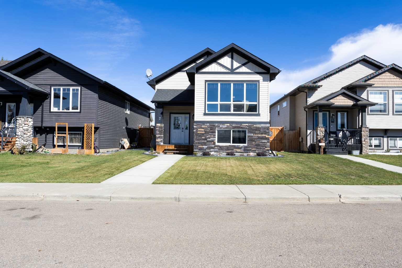 Property Photo:  7 Richfield Crescent  AB T4S 0J8 