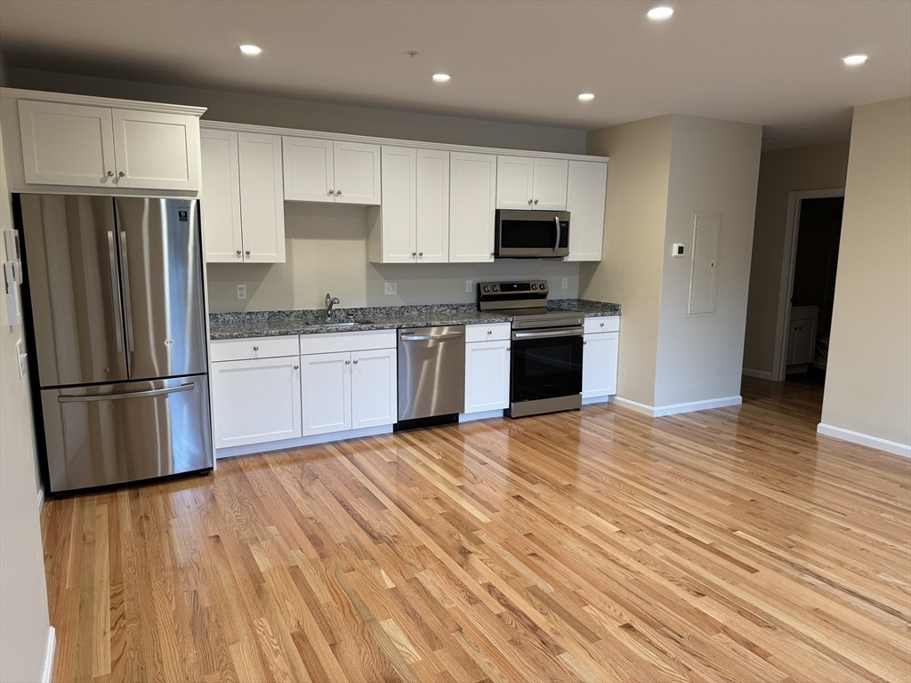 Property Photo: 85 Lowell Street 5 MA 01960