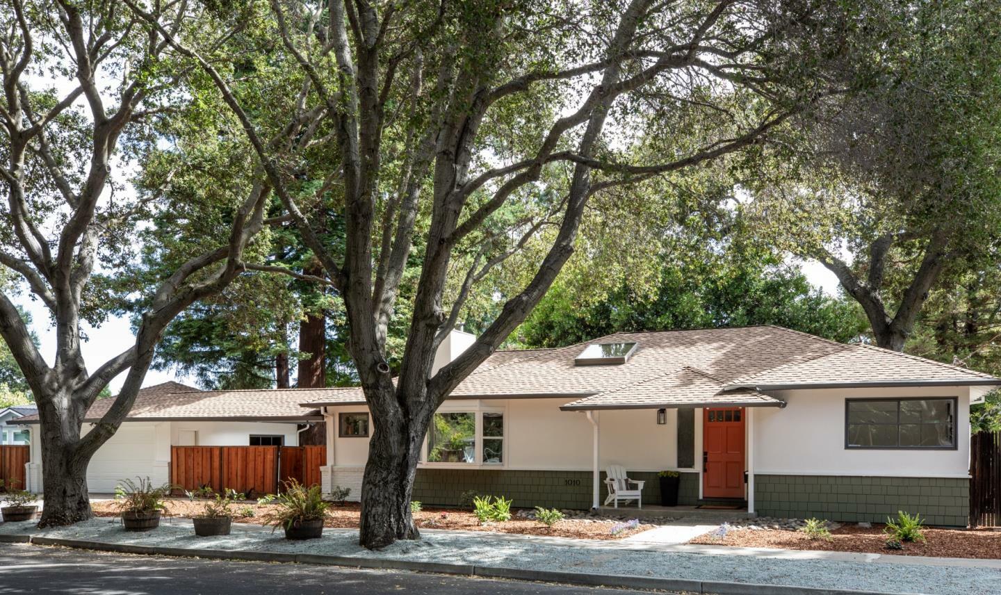 Property Photo:  1010 Ringwood Avenue  CA 94025 