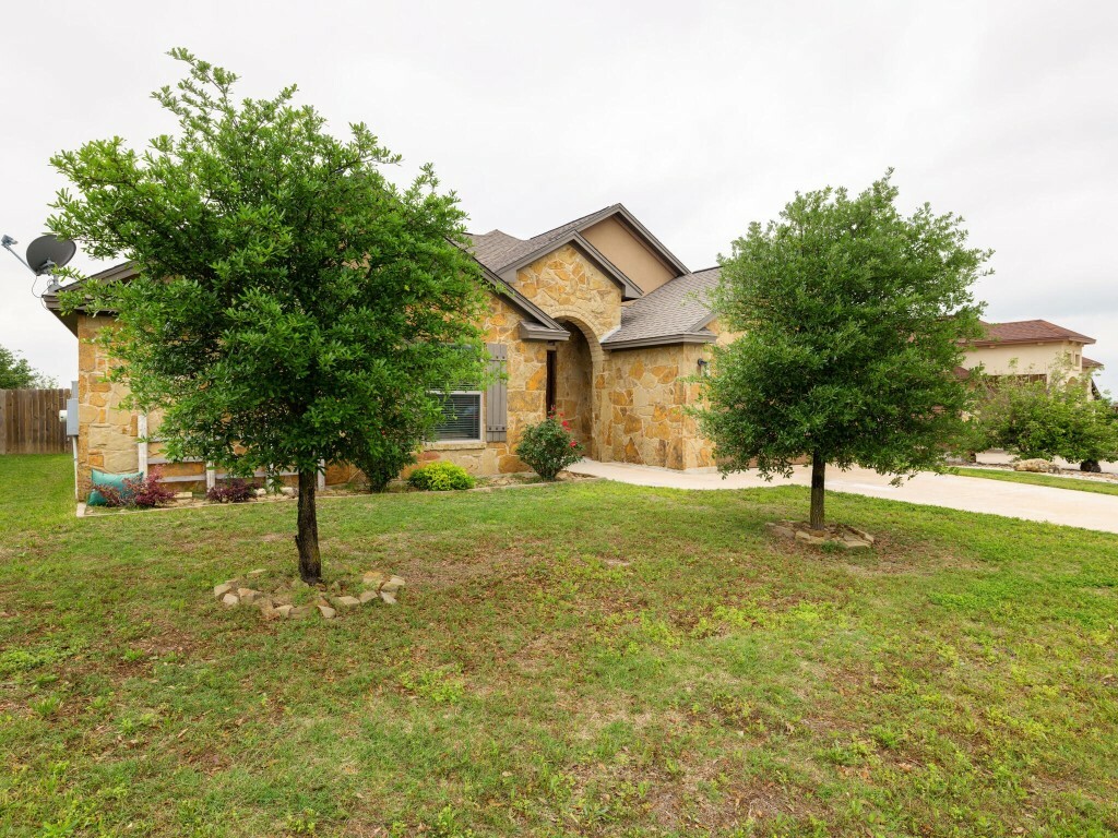 Property Photo:  105 Katie Hill Path  TX 76537 