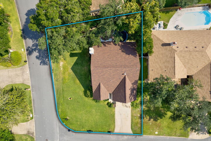 Property Photo: 2812 Lee Trevino Court FL 32579