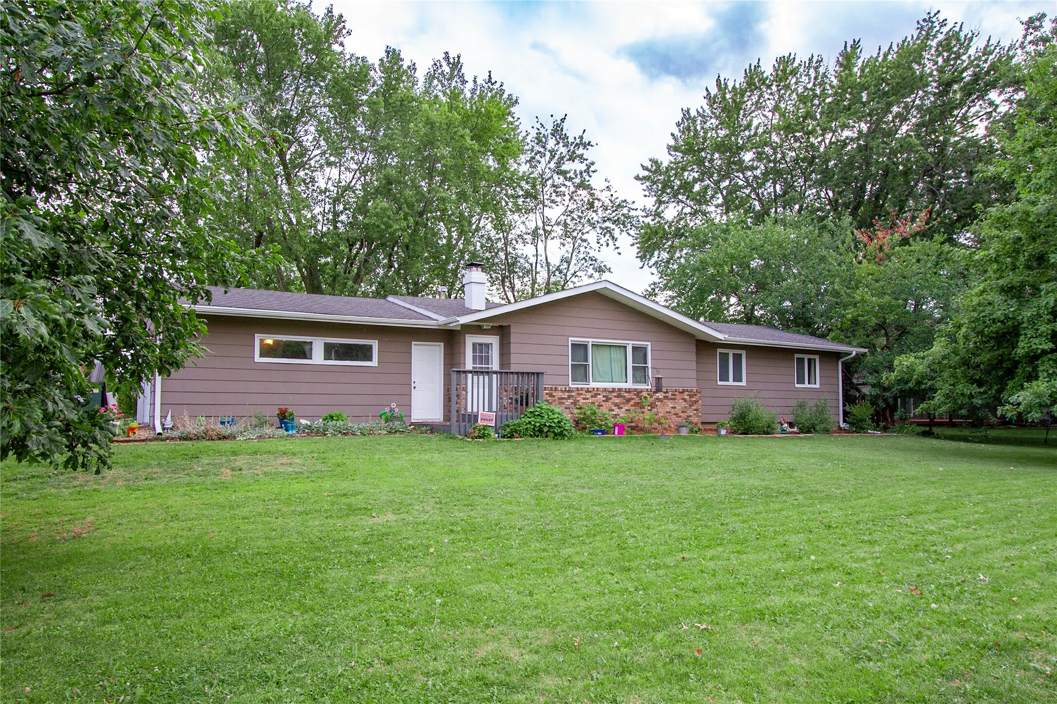 Property Photo:  235 E 10th Street  IA 50219 