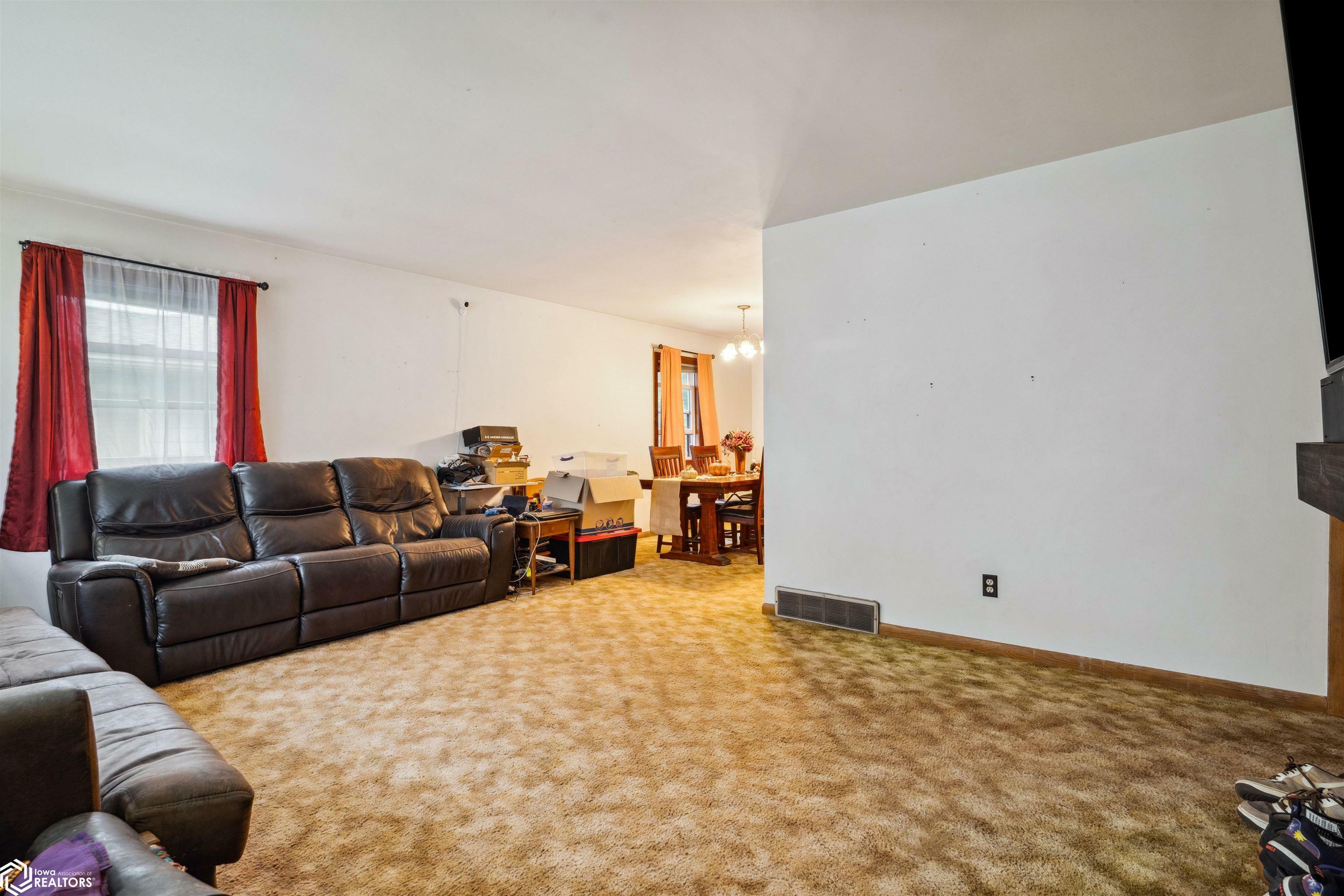 Property Photo:  427 Denmark Street  IA 52601 