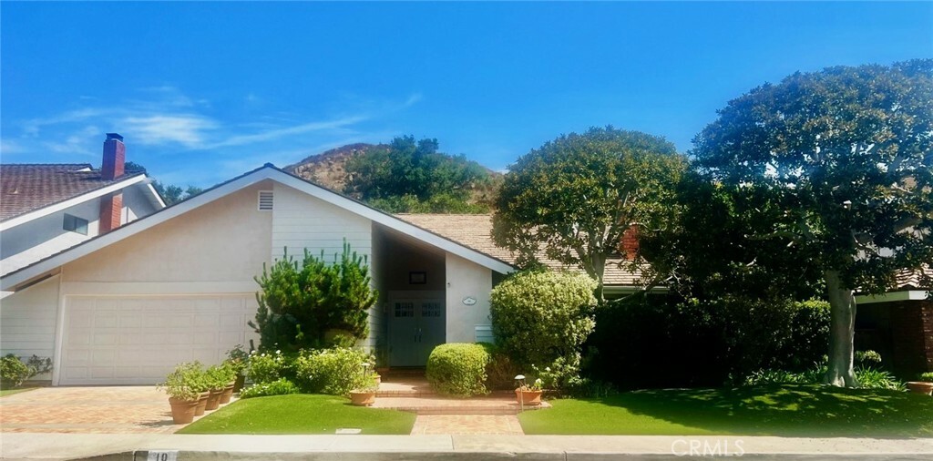 Property Photo:  10 Rimrock  CA 92603 