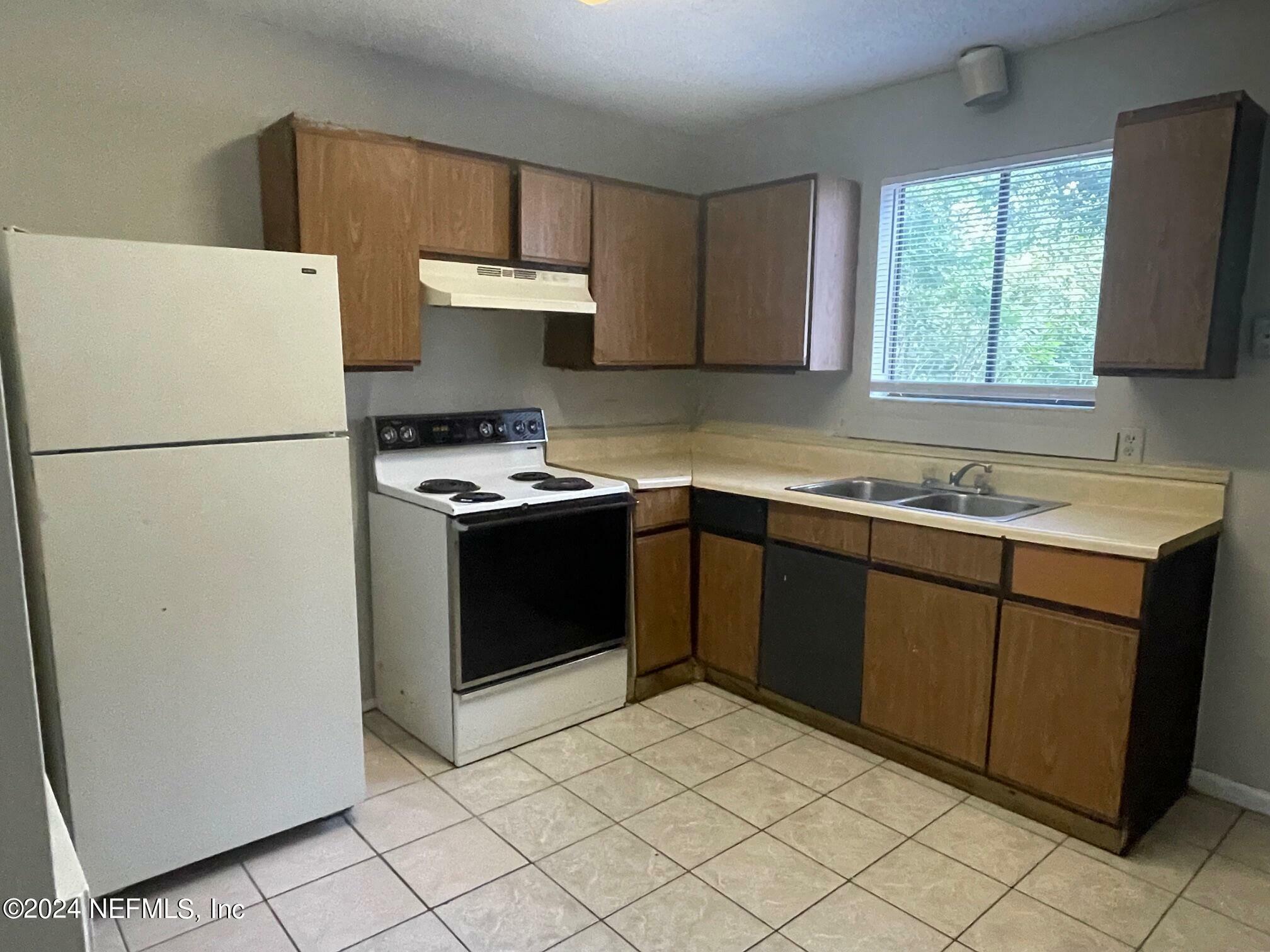 Property Photo:  5120 Westchase Court 4  FL 32210 