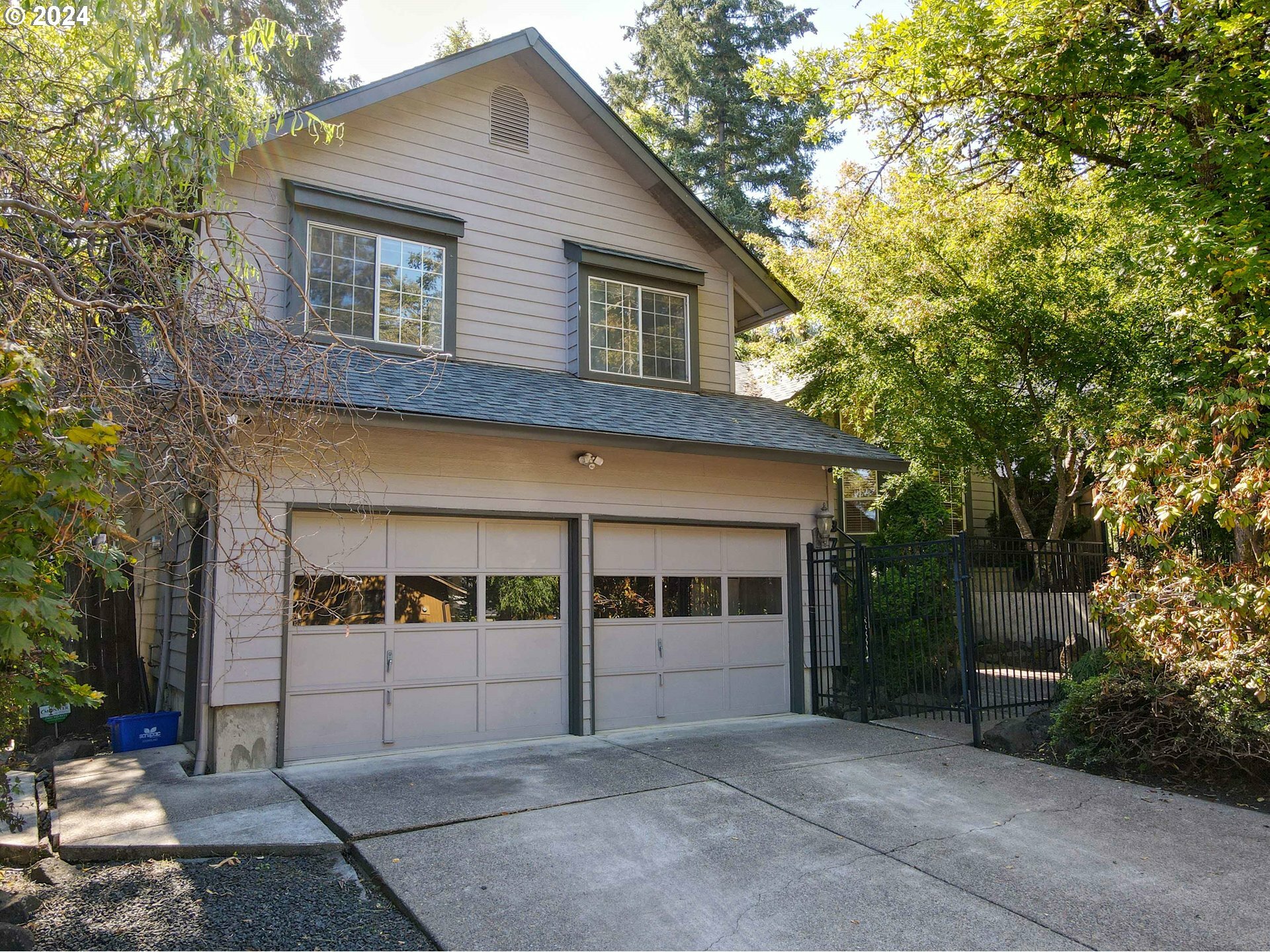 Property Photo: 3794 Wilshire Ln OR 97405
