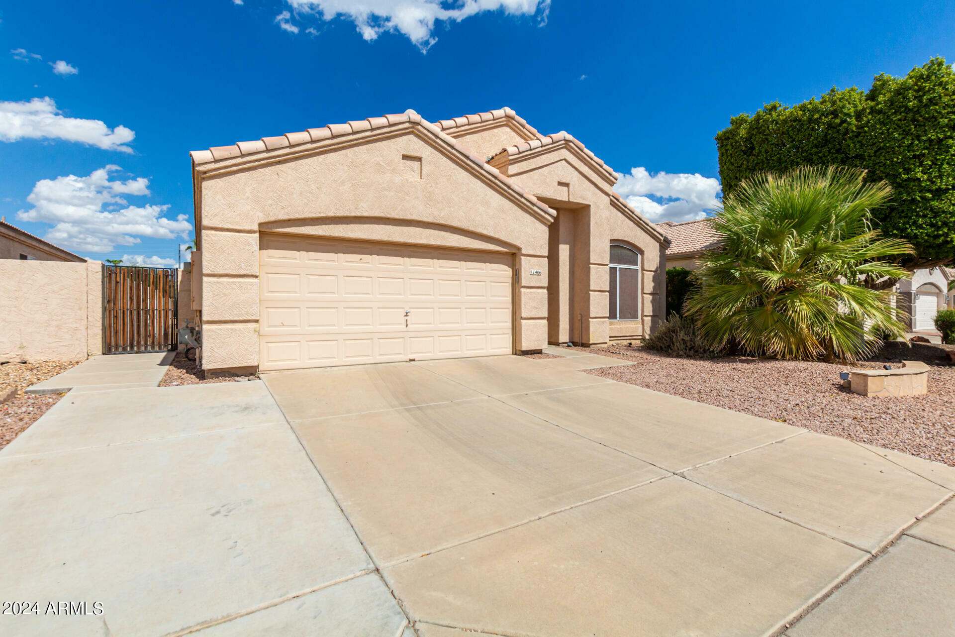 Property Photo:  11406 W Piccadilly Road  AZ 85392 