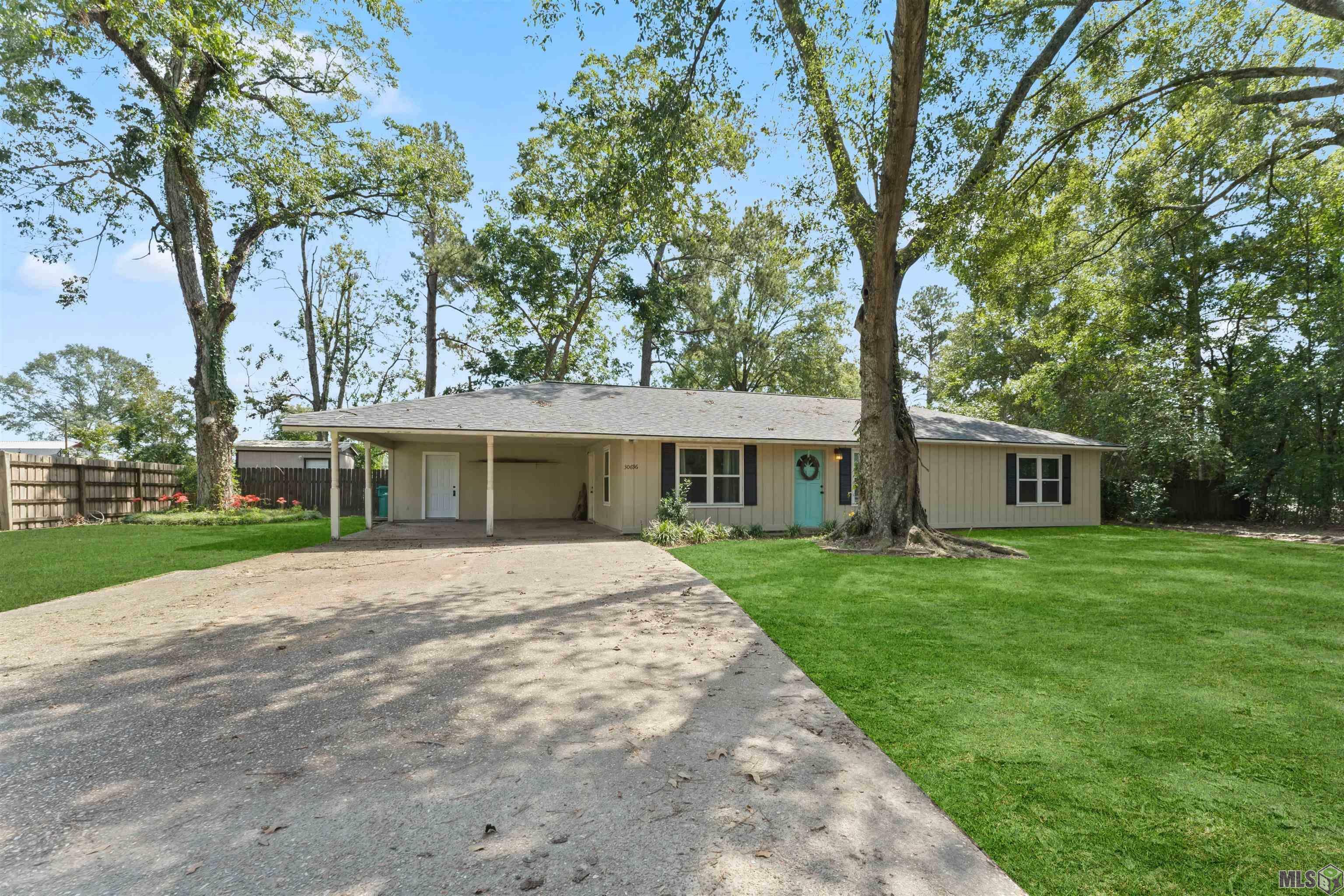 30696 Country Club Ln  Denham Springs LA 70726 photo