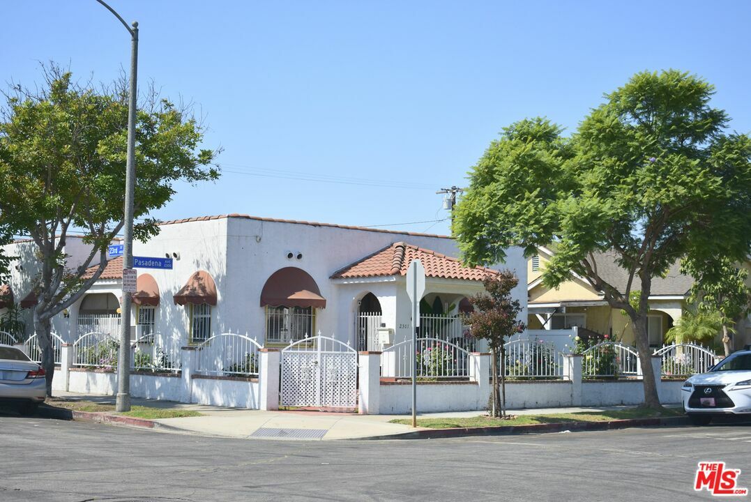 Property Photo:  2301   Pasadena Ave  CA 90806 