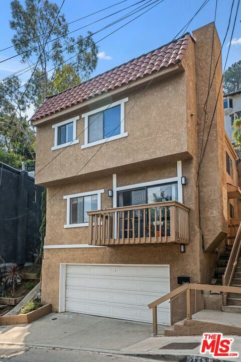 Property Photo:  2445   Lake View Ave  CA 90039 