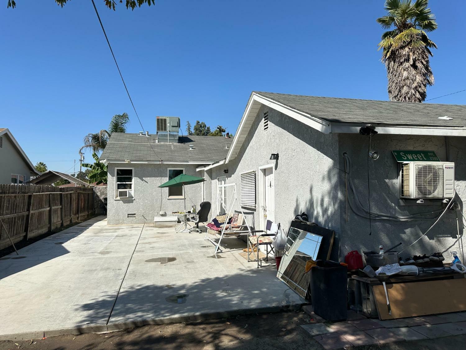 Property Photo:  1130 N Highland St  CA 93291 