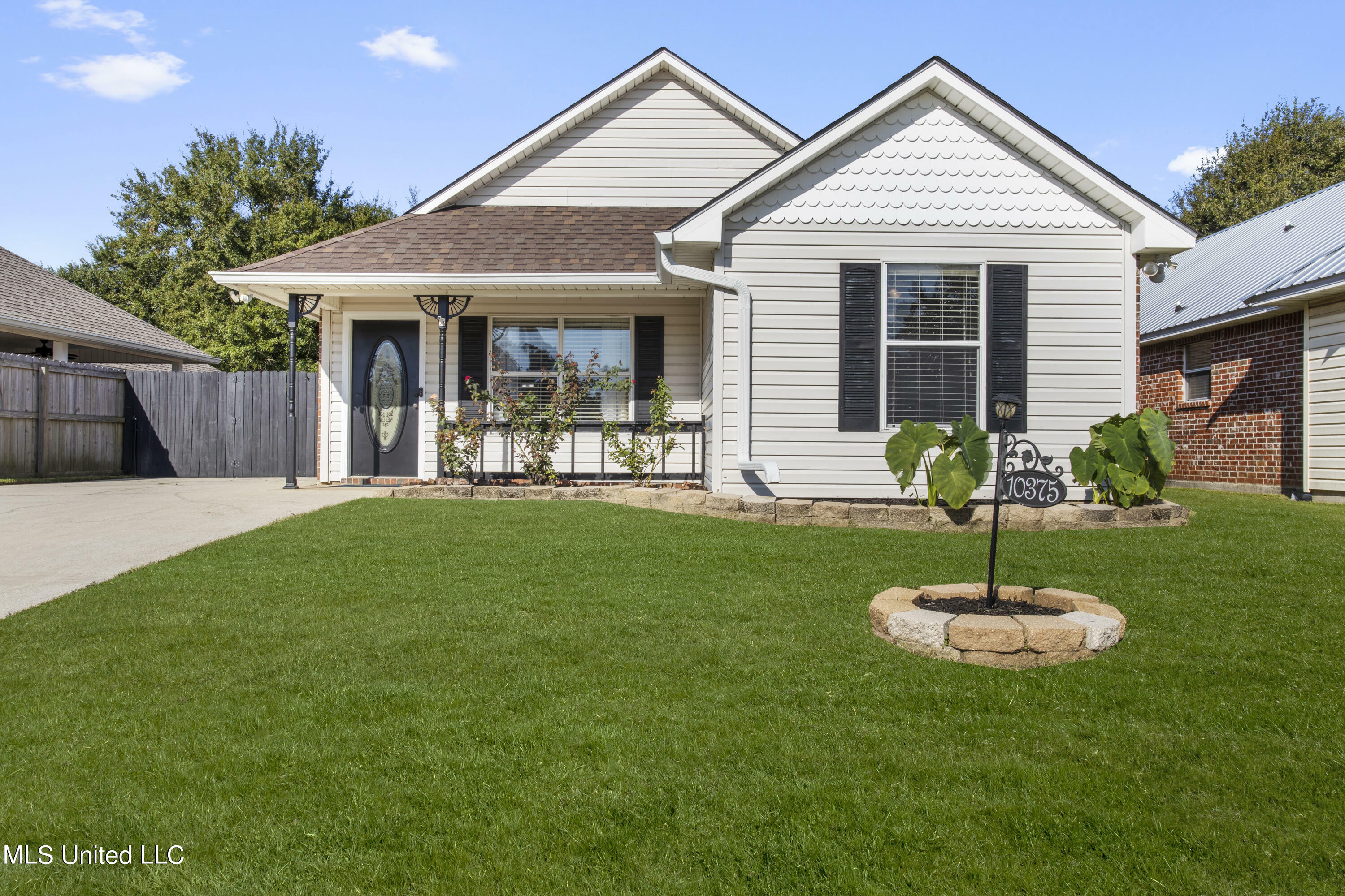 Property Photo: 10375 Cottage Court MS 39540