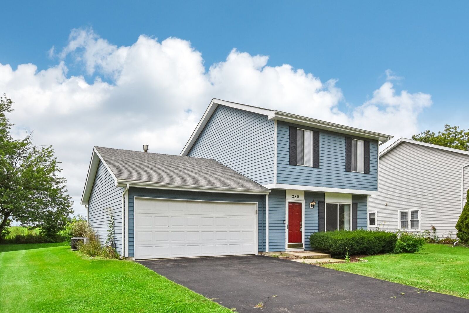 Property Photo: 280 Westbrook Circle IL 60565
