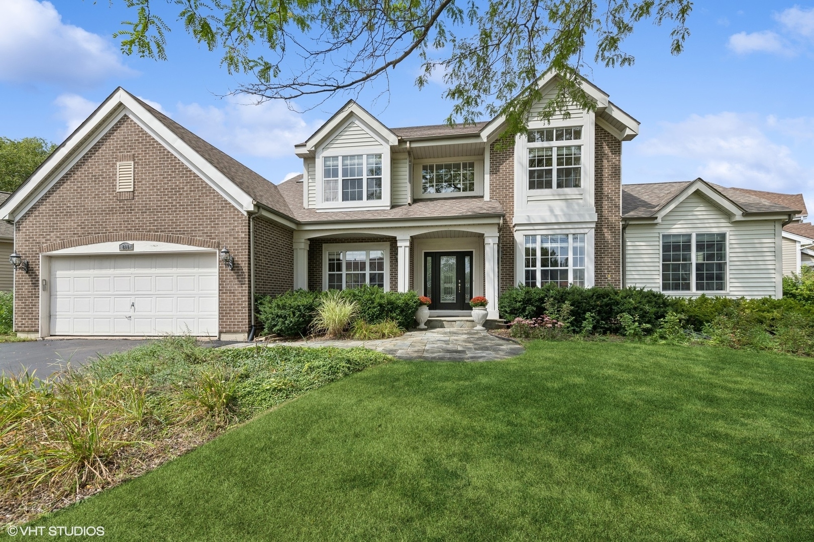 Property Photo:  811 Foxmoor Lane  IL 60047 