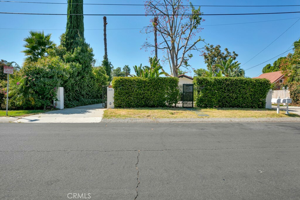 5719 Beckford Avenue  Tarzana CA 91356 photo