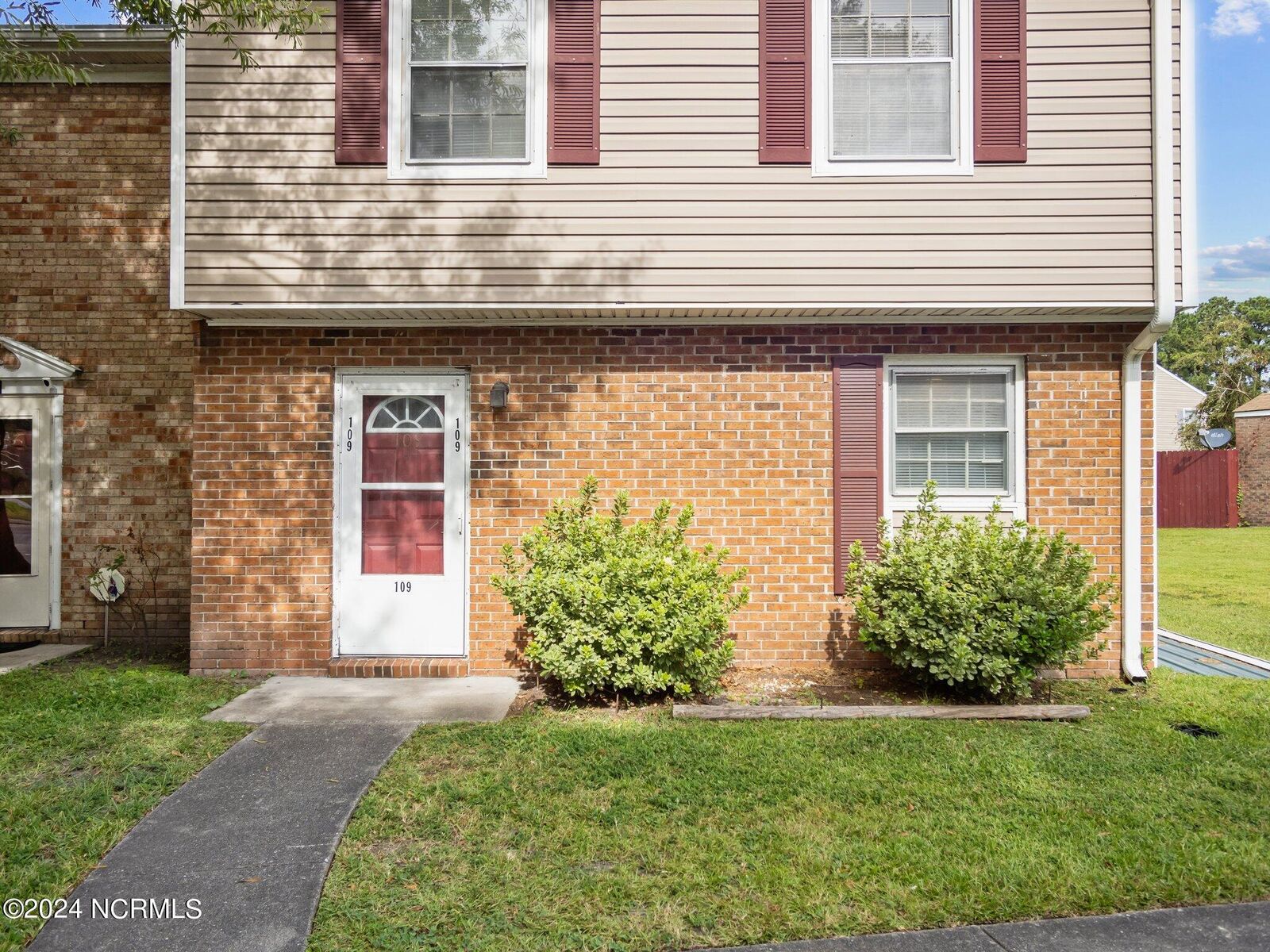 Property Photo: 109 King George Court NC 28546