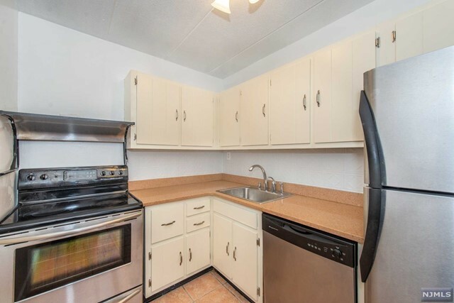 Property Photo:  300 Lookout Avenue C3  NJ 07601 