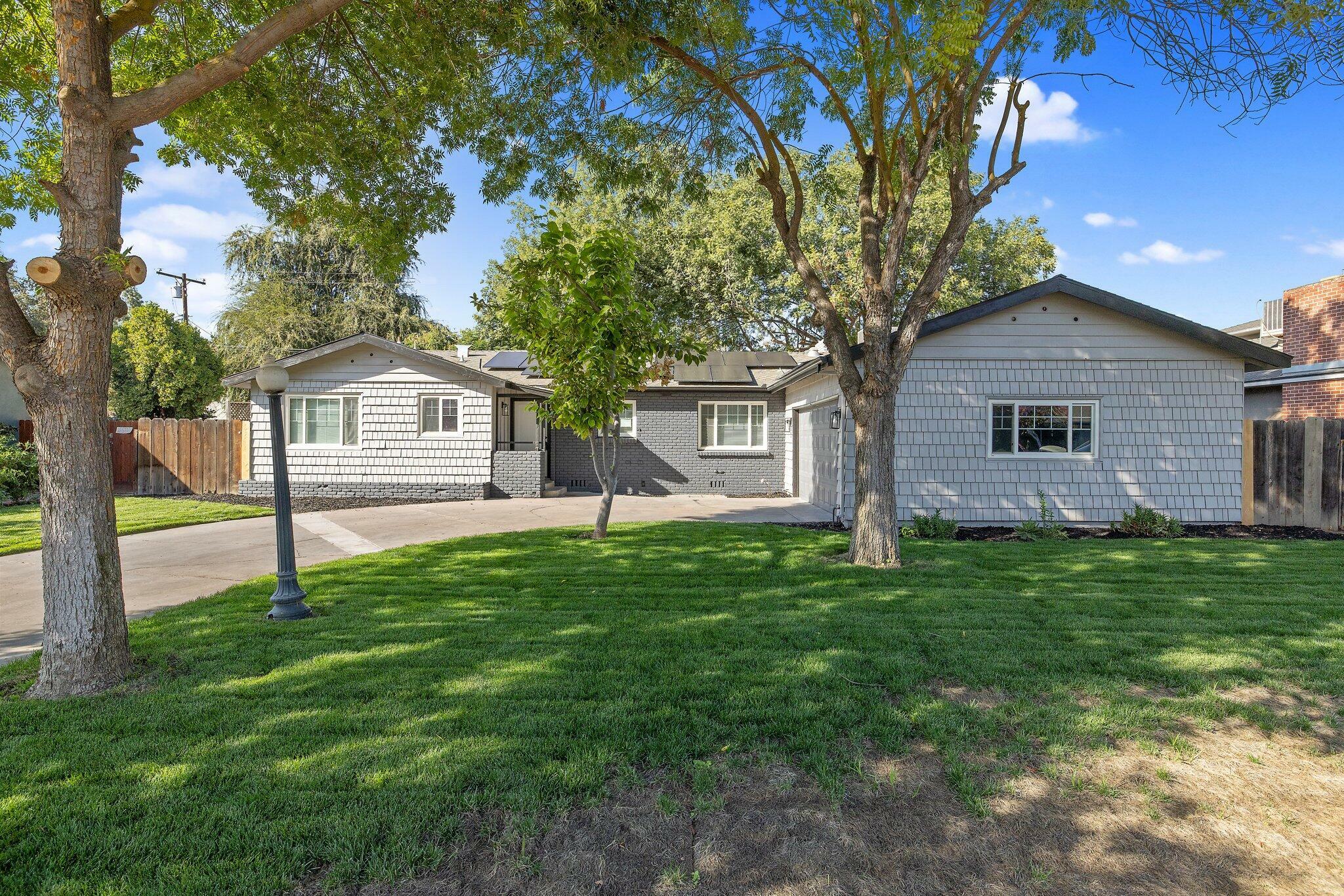 Property Photo:  2424 W Fairview Court  CA 93277 