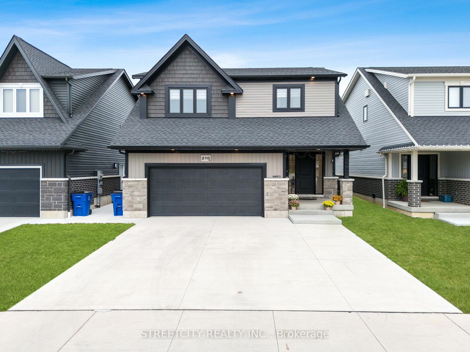 Property Photo:  113 Cabot Tr  ON N7L 0G5 