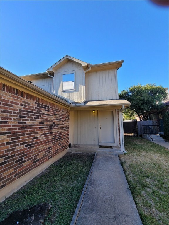 Property Photo:  5912 Parkwood Drive A  TX 78735 