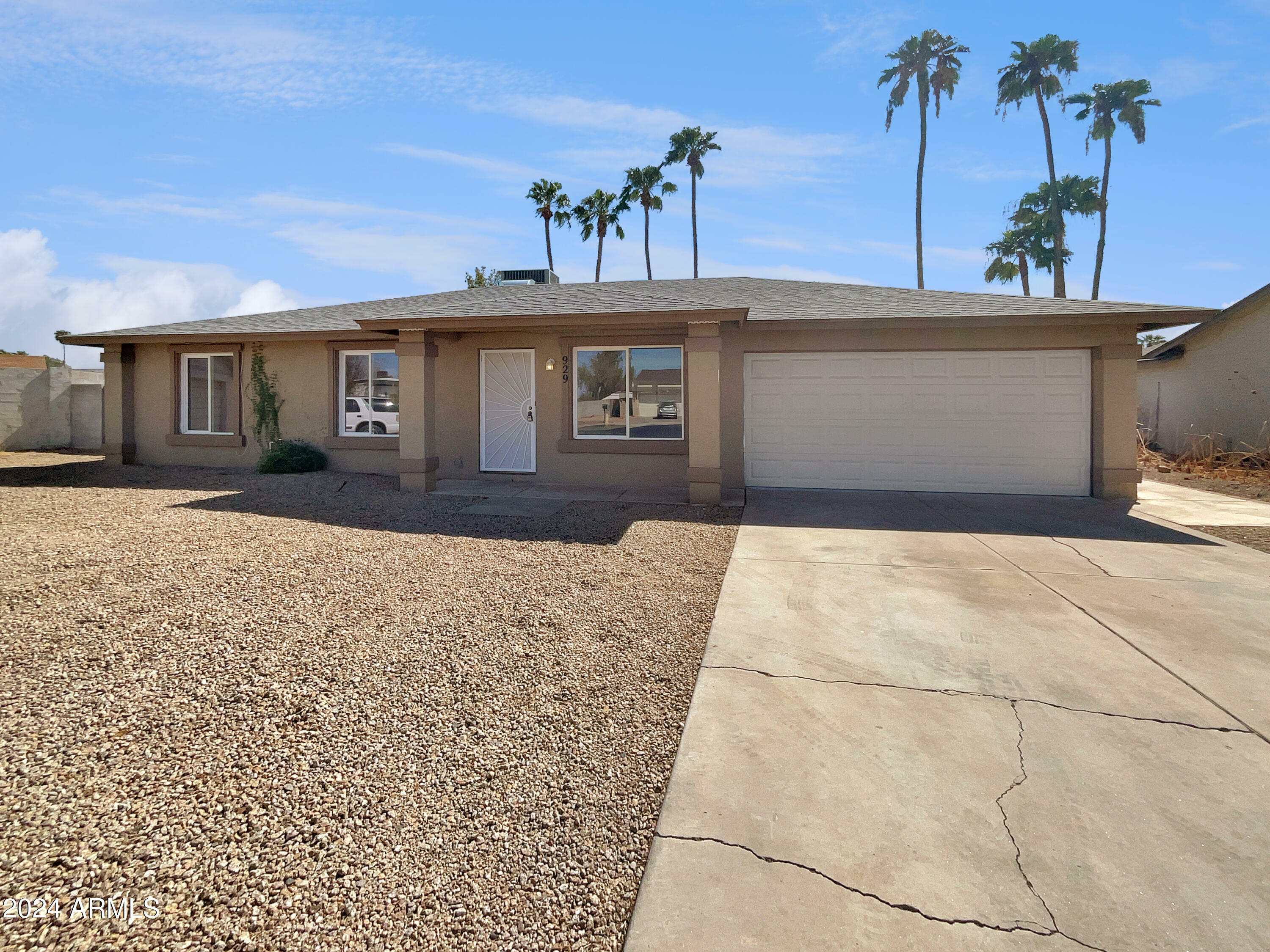 Property Photo:  929 W Knowles Circle  AZ 85210 